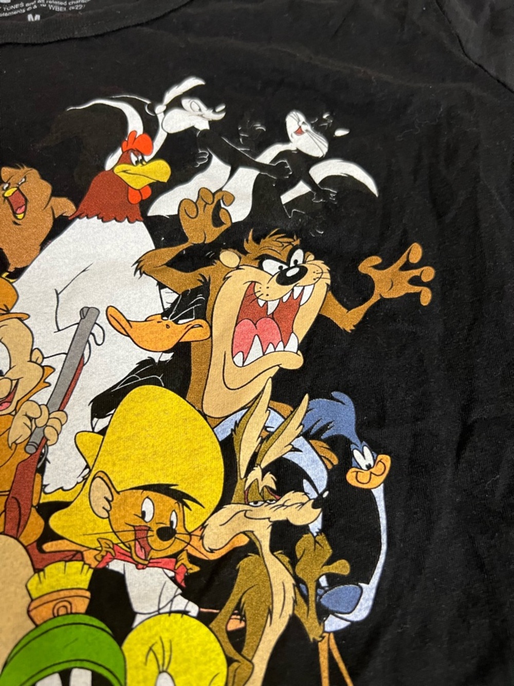 ☀️Black  Looney Tunes Character Collage Tee size medium - Picture 6 of 11